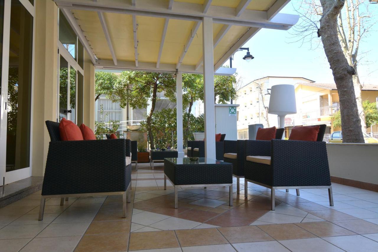 Hotel Orly Cesenatico Exterior foto